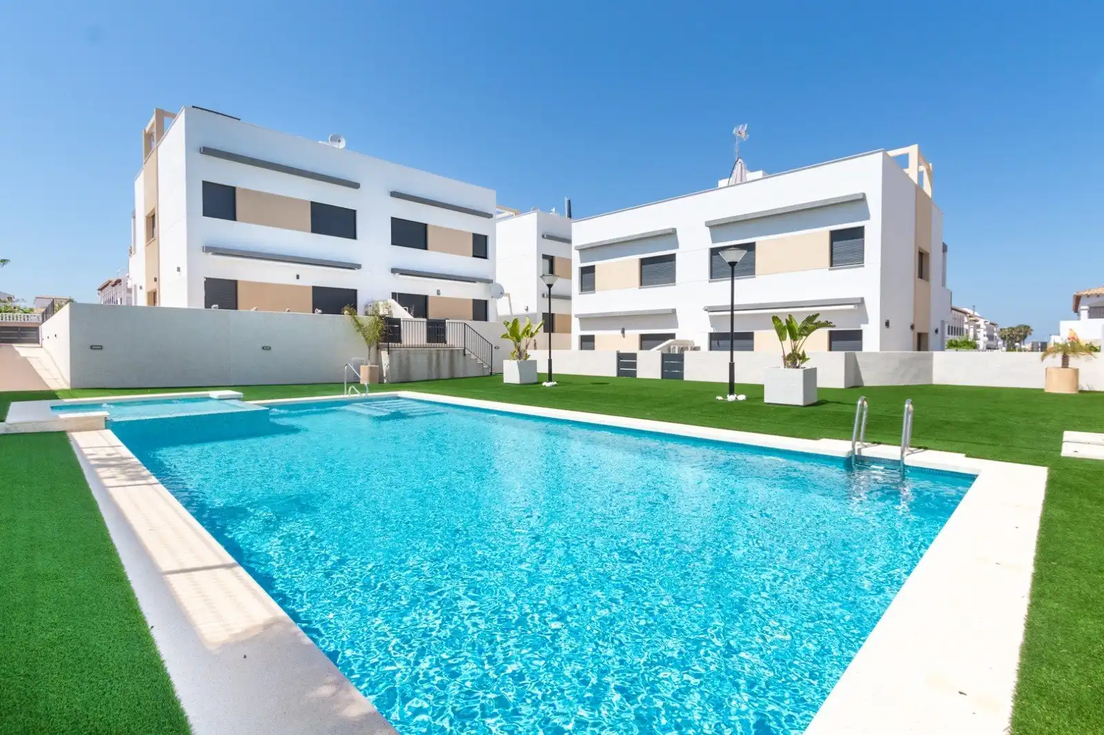 Swimming pool of Flat for sale in Orihuela Costa