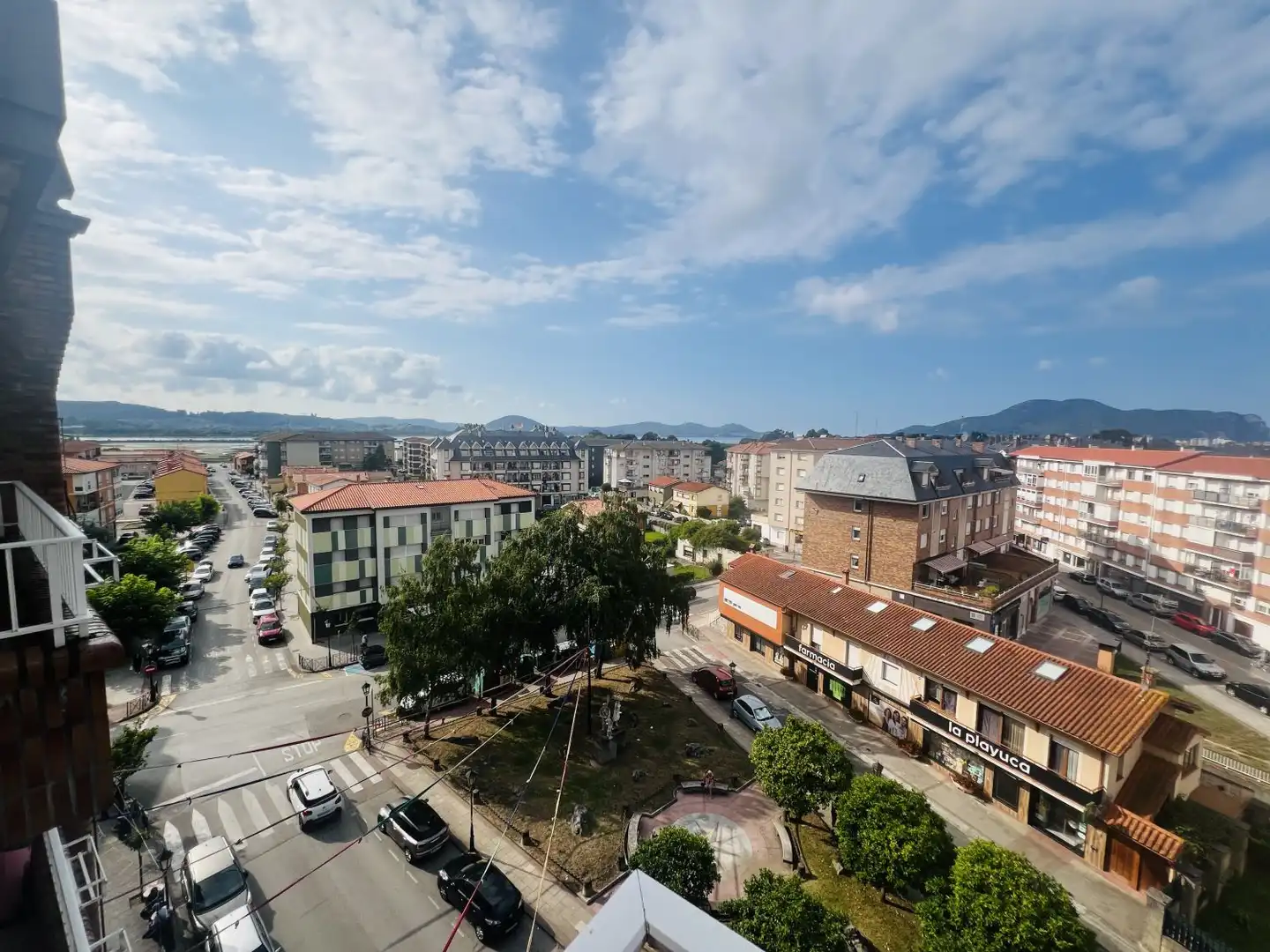 Außenansicht von Wohnung zum Verkauf in Colindres mit Heizung, Terrasse und Abstellraum