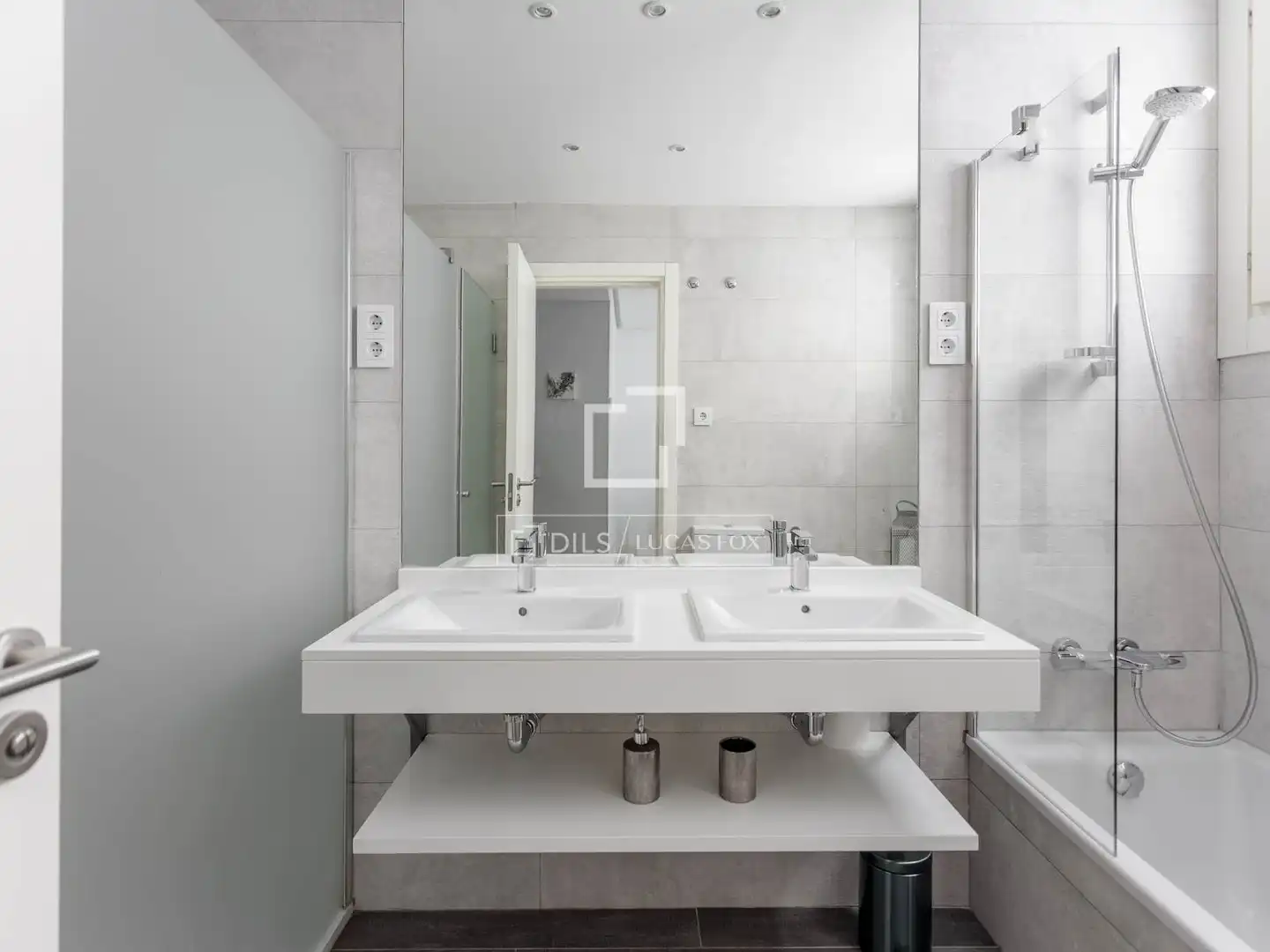 Badezimmer von Wohnung zur Miete in Madrid mit Klimaanlage, Heizung und Parkett