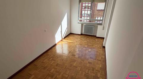 Foto 2 de Pis de lloguer a Brianda de Olivera, San Claudio - La Chantría, León