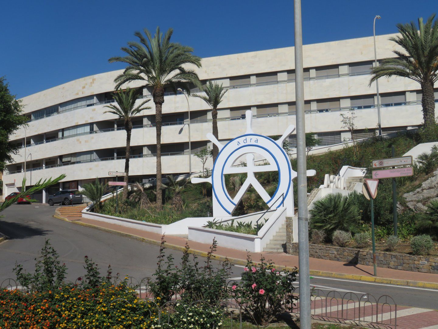 Vista exterior de Pis en venda en Adra amb Terrassa