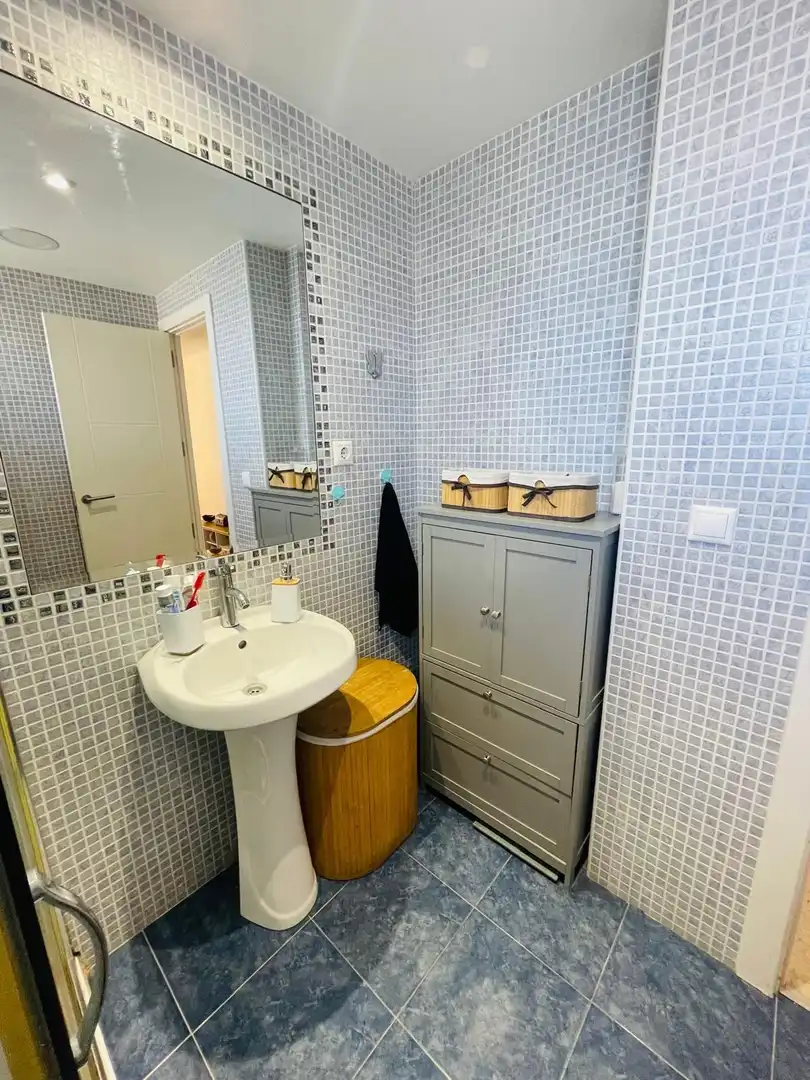 Baño de Apartamento en venta en Benidorm con Aire acondicionado, Calefacción y Amueblado