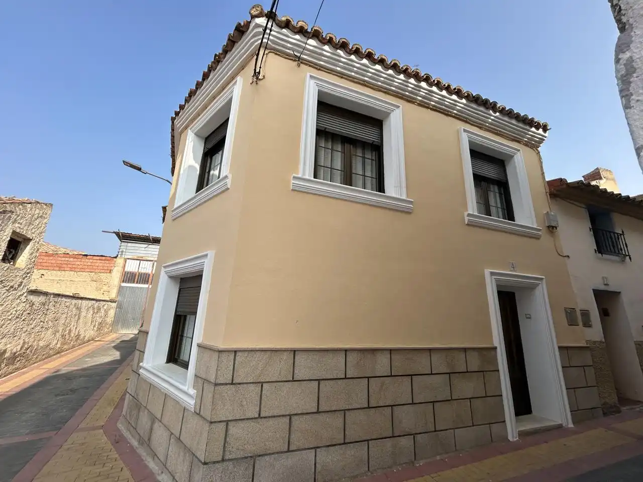 Vista exterior de Casa o xalet en venda en Novallas amb Terrassa