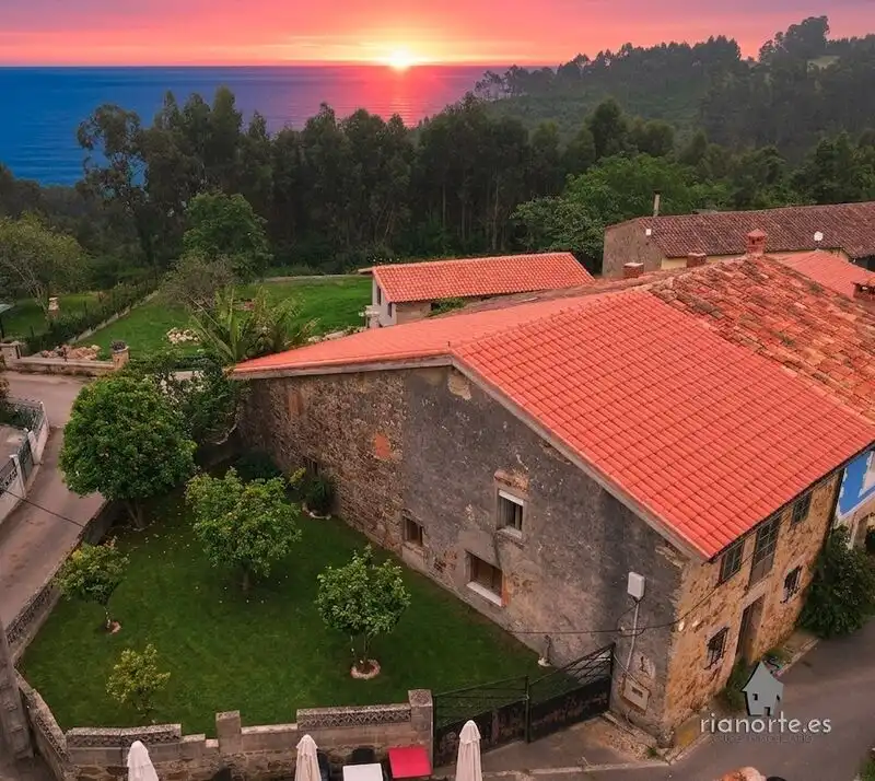 Vista exterior de Casa adosada en venda en Villaviciosa amb Jardí privat