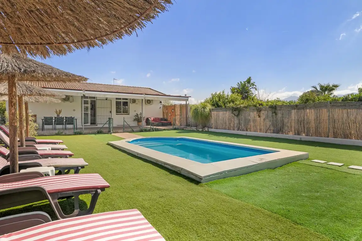 Piscina de Casa o xalet en venda en Alhaurín El Grande amb Aire condicionat, Calefacció i Terrassa