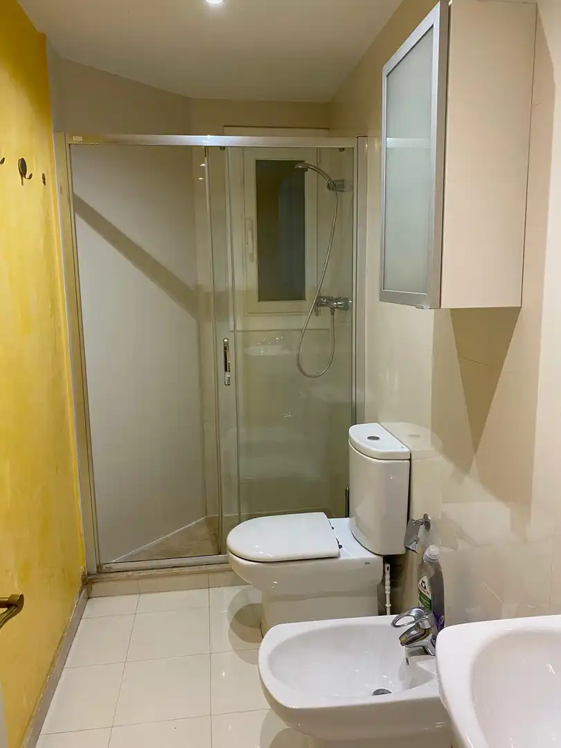 Baño de Apartamento de alquiler en Barcelona con Aire acondicionado, Parquet y Balcón