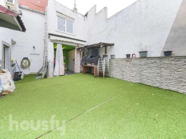 Casa amb jardí en venda a Calle Flamisell .