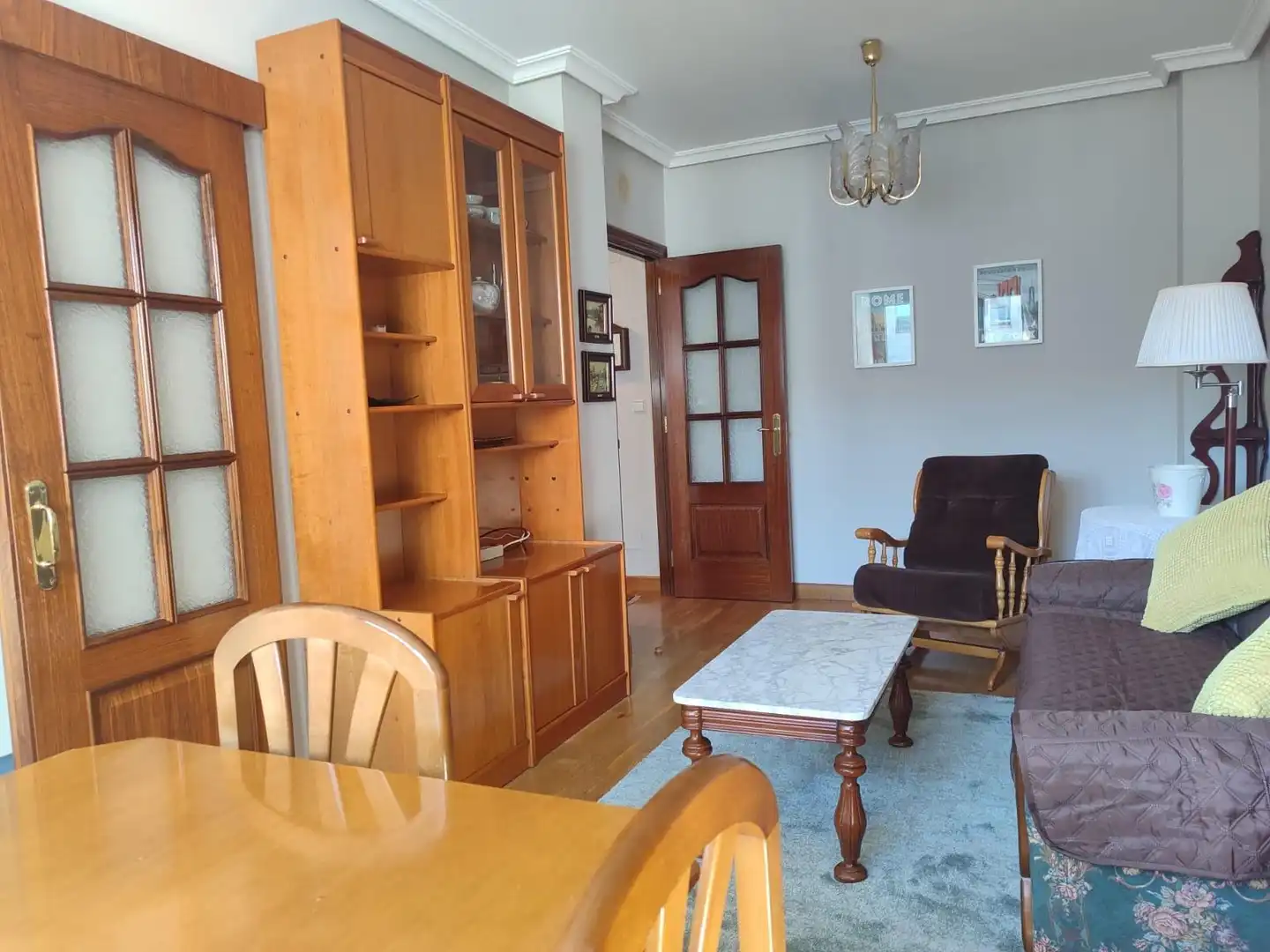 Sala de estar de Piso de alquiler en Oviedo  con Calefacción y Amueblado