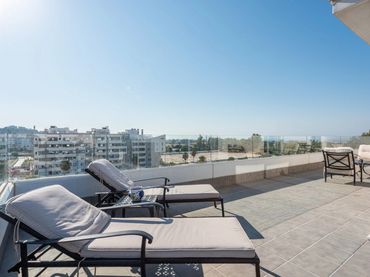 Attique avec piscine à vendre à Calle Rcial Altos Rodeo 4 3-1