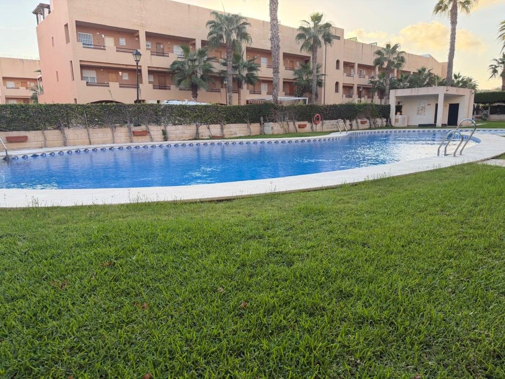 Piscina de Apartamento de alquiler en Vera