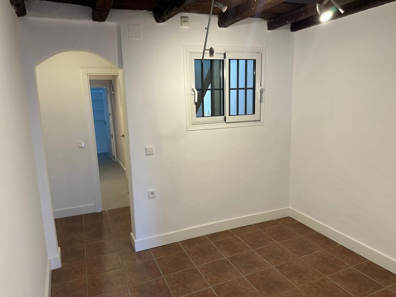 Study to rent in  Madrid Capital  with Air Conditioner