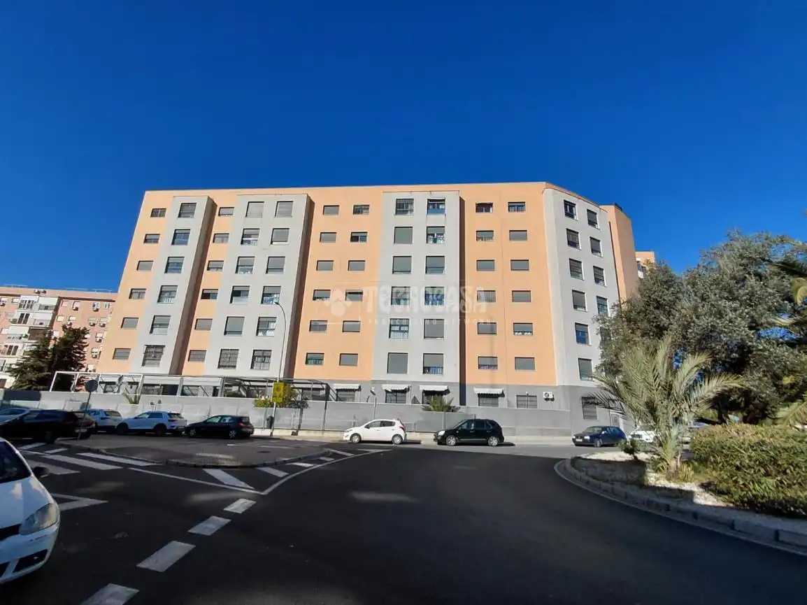 Exterior view of Flat for sale in Sevilla  with Air Conditioner