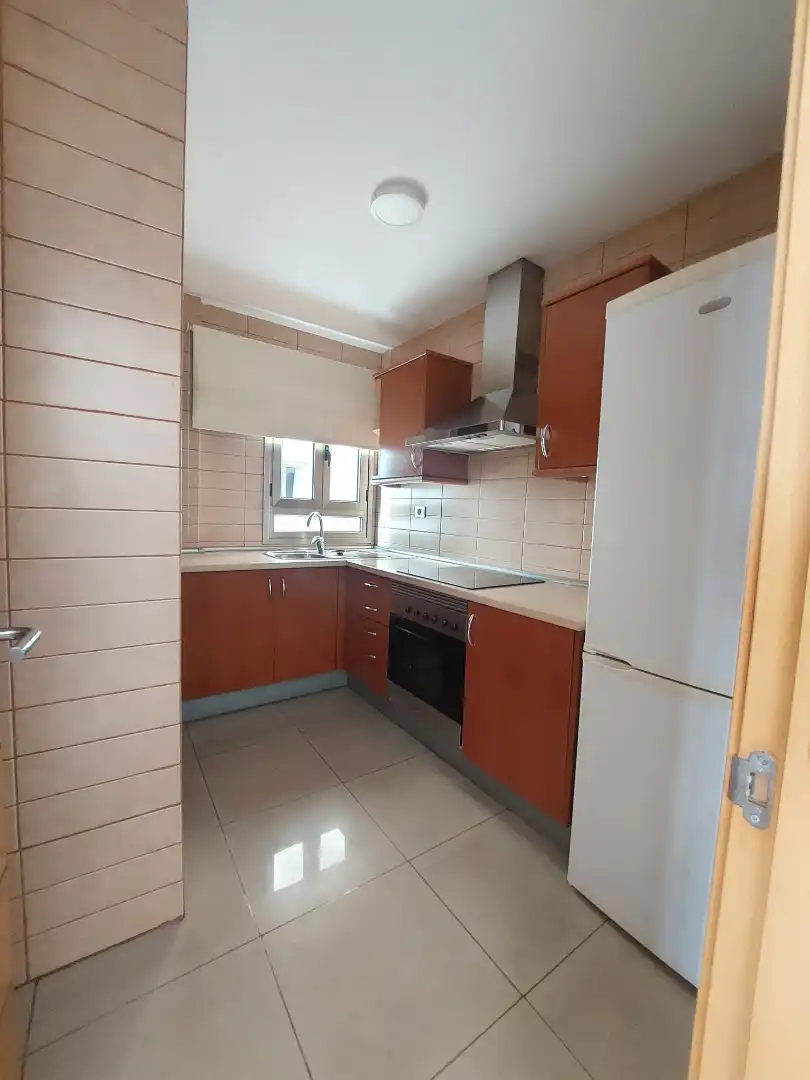 Cocina de Piso de alquiler en Las Palmas de Gran Canaria con Horno, Lavadora y Balcón