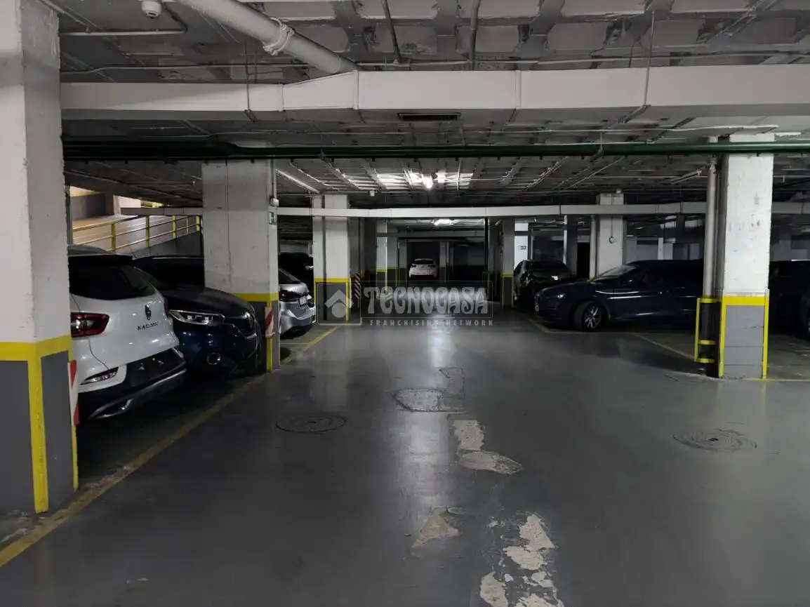Parkplatz von Garage zum Verkauf in Madrid