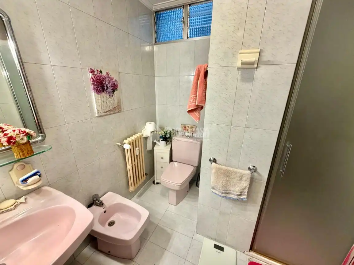 Badezimmer von Wohnung zum Verkauf in Santander