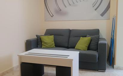 Living room of Flat to rent in  Madrid Capital  with Air Conditioner and Balcony