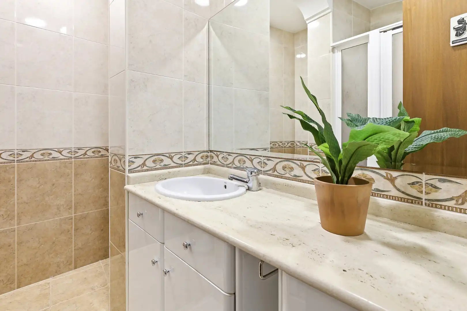 Baño de Casa adosada en venta en Navajas con Aire acondicionado, Calefacción y Jardín privado