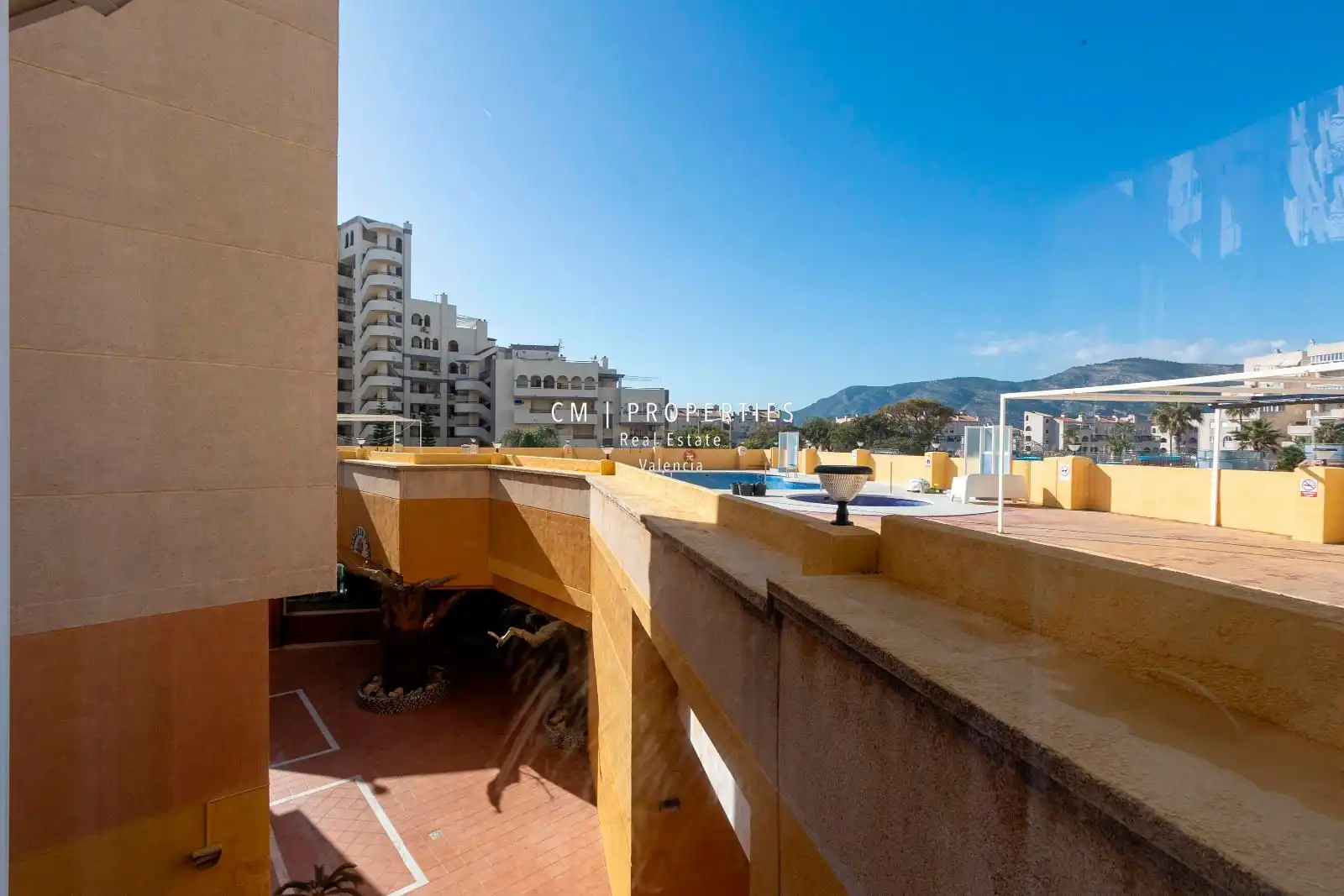 Vista exterior de Pis en venda en Oropesa del Mar / Orpesa amb Aire condicionat, Piscina i Moblat