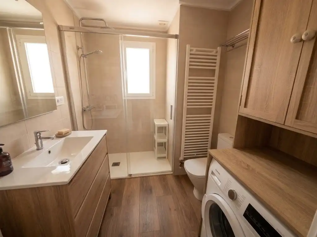 Bathroom of Flat for sale in León Capital   with Heating, Parquet flooring and Terrace