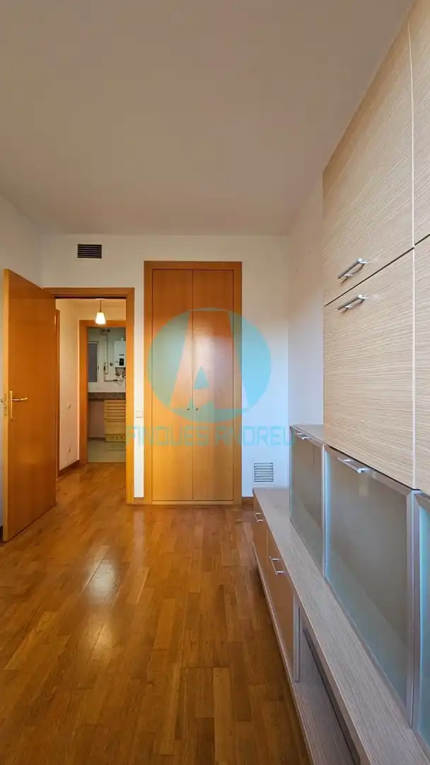 Wohnung zum Verkauf in Mataró mit Klimaanlage, Heizung und Terrasse