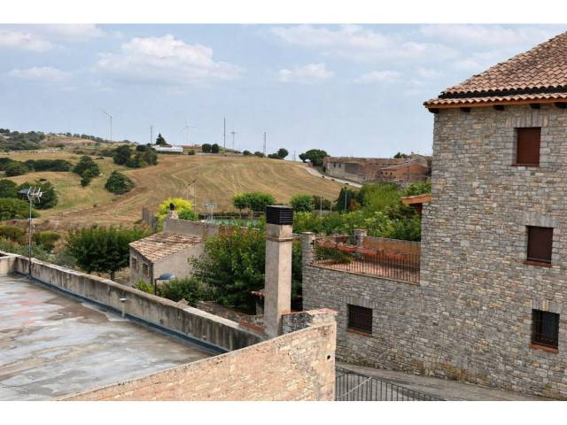 Casa-chalet en Venta en Montmaneu