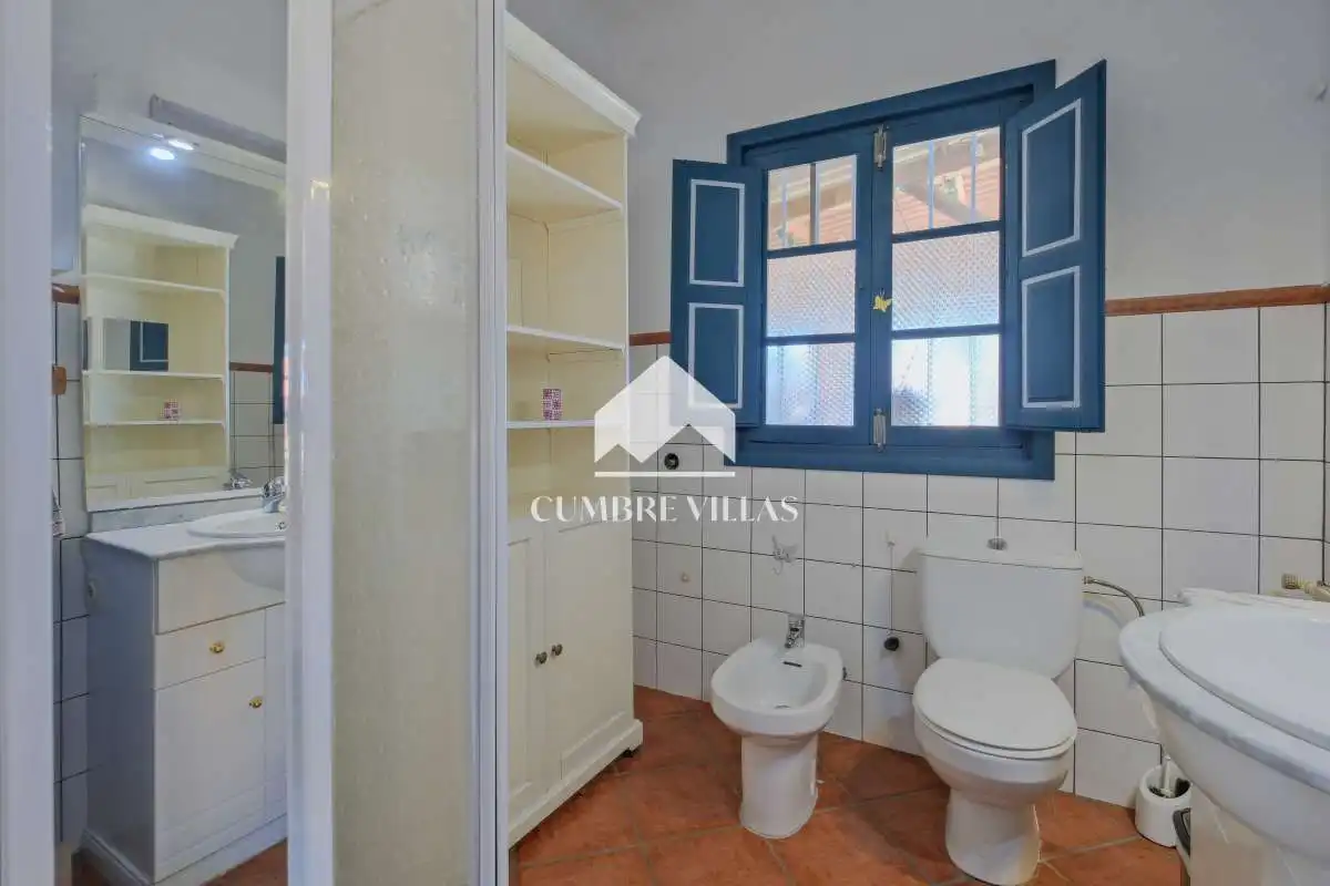 Baño de Finca rústica en venta en Almuñécar con Jardín privado, Terraza y Trastero