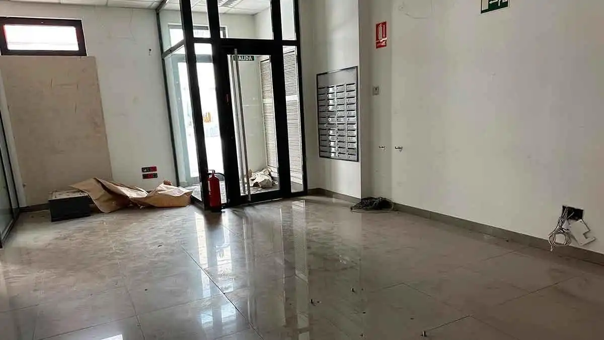 Local comercial en venda a Cistierna, imagen 6