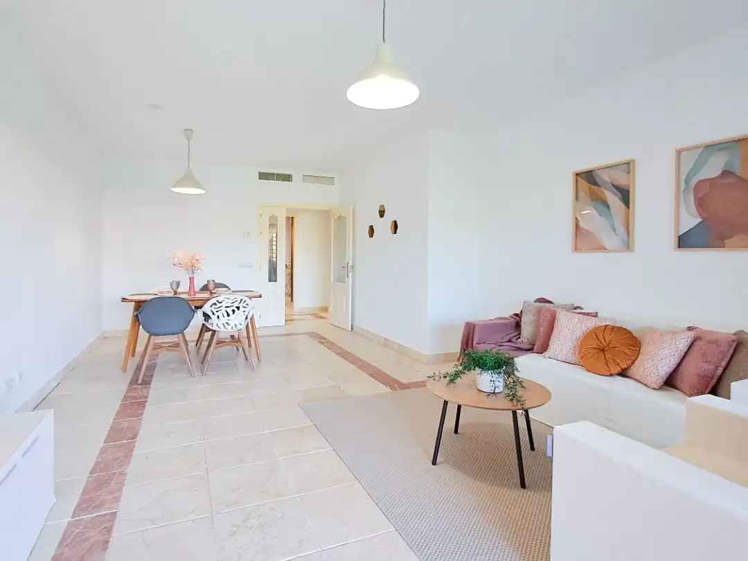 Living room of Flat for sale in Estepona  with Air Conditioner, Private garden and Terrace