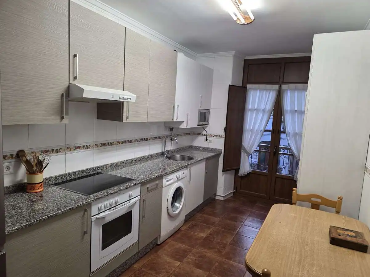 Cuina de Pis en venda en Avilés amb Calefacció, Traster i Moblat