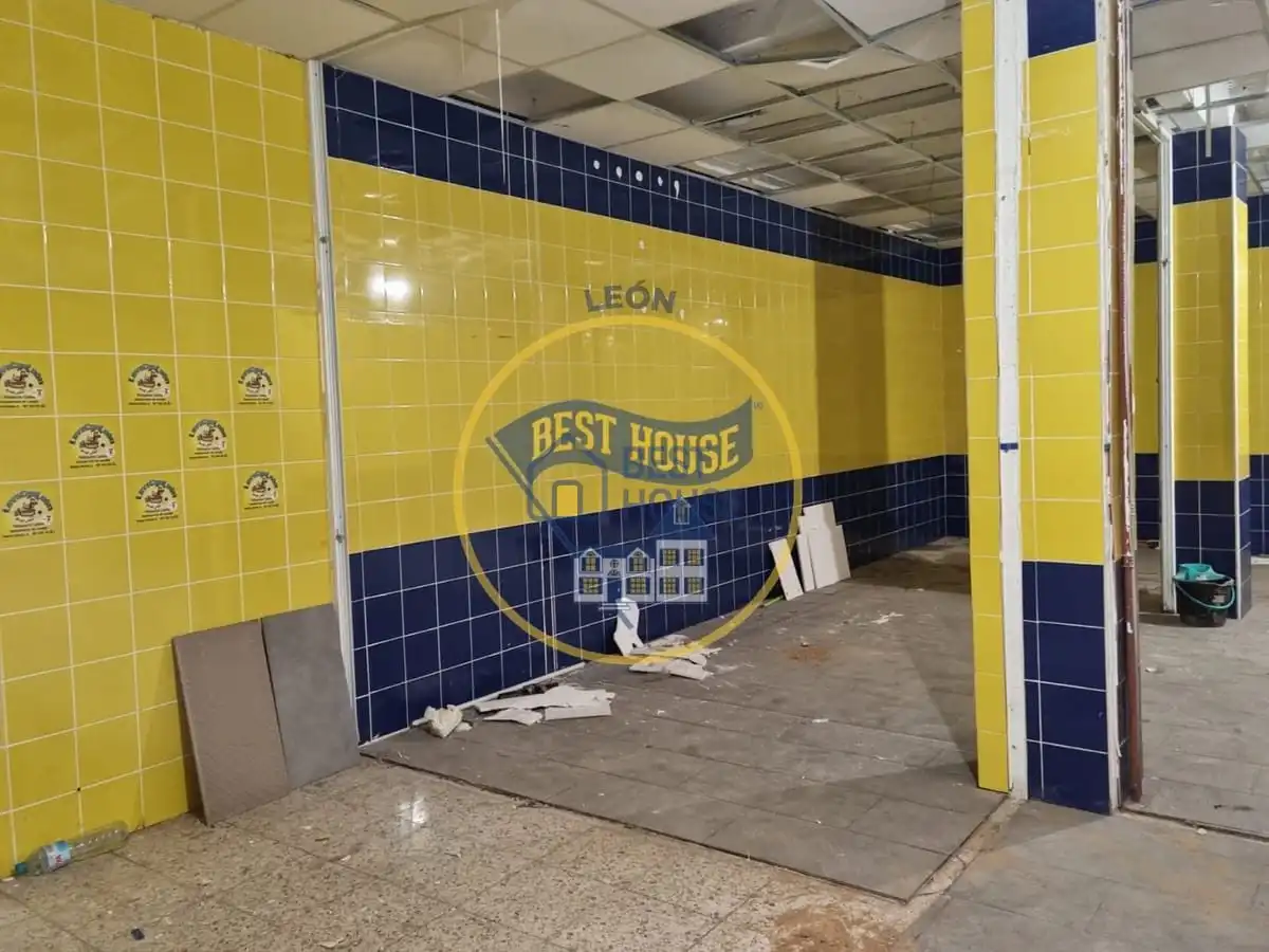 Local de lloguer en León Capital  amb Parquet