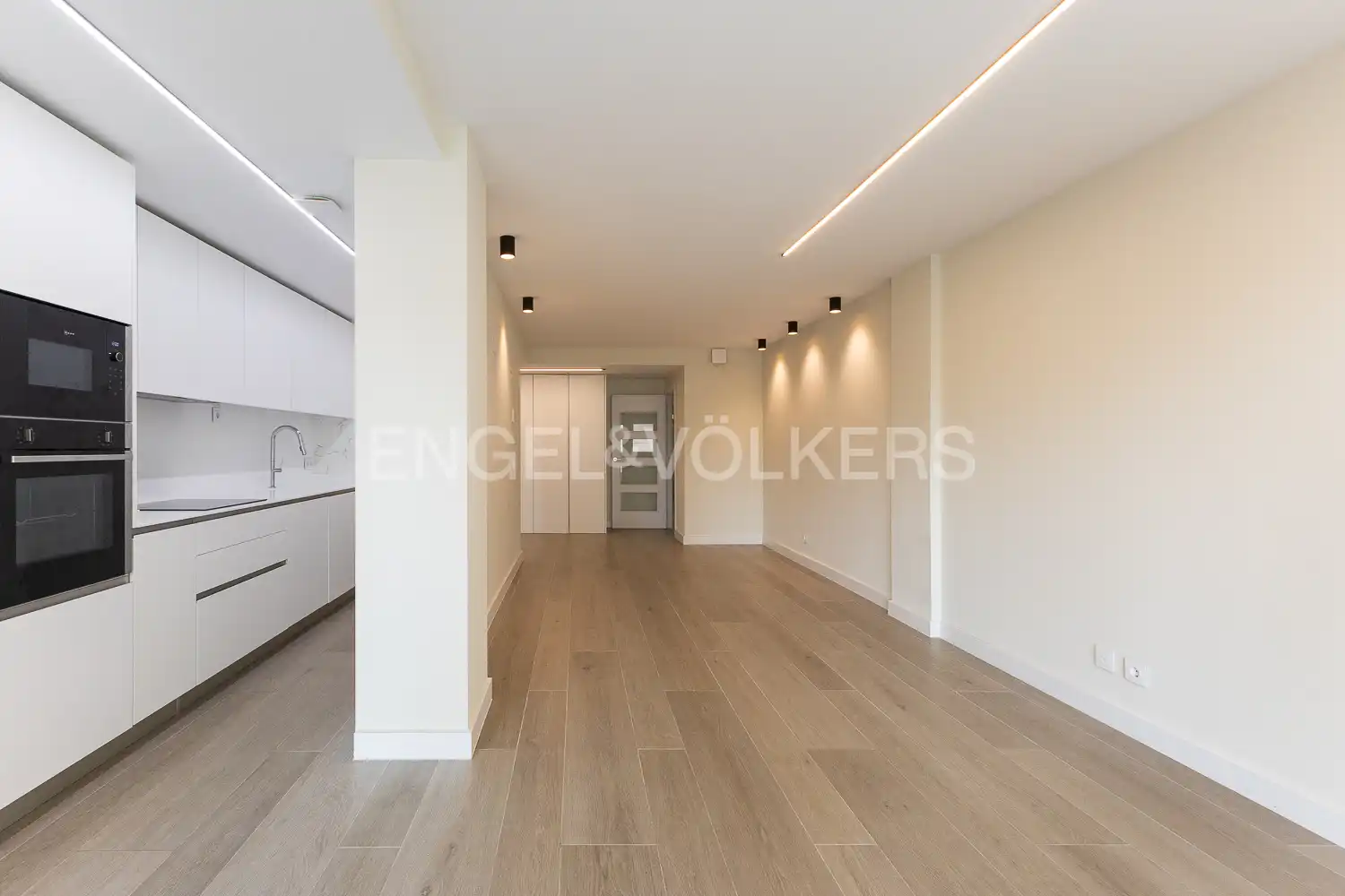 Wohnung zur Miete in Valencia mit Klimaanlage, Heizung und Terrasse