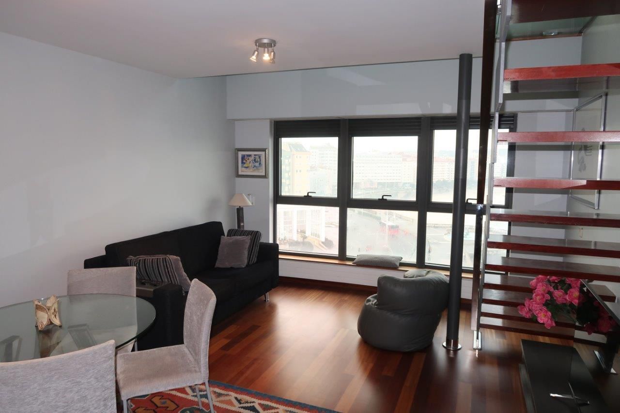 Sala d'estar de Dúplex de lloguer en A Coruña Capital  amb Aire condicionat, Calefacció i Moblat