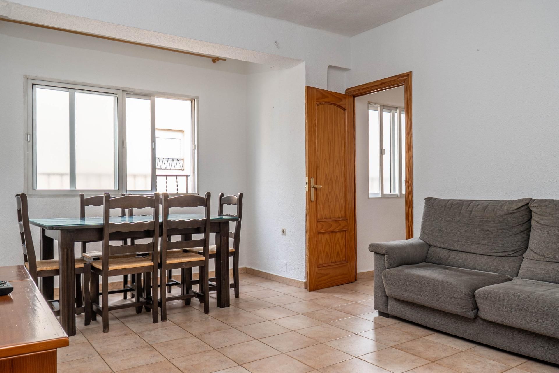 Flat for sale in  Granada Capital  with Air Conditioner and Balcony