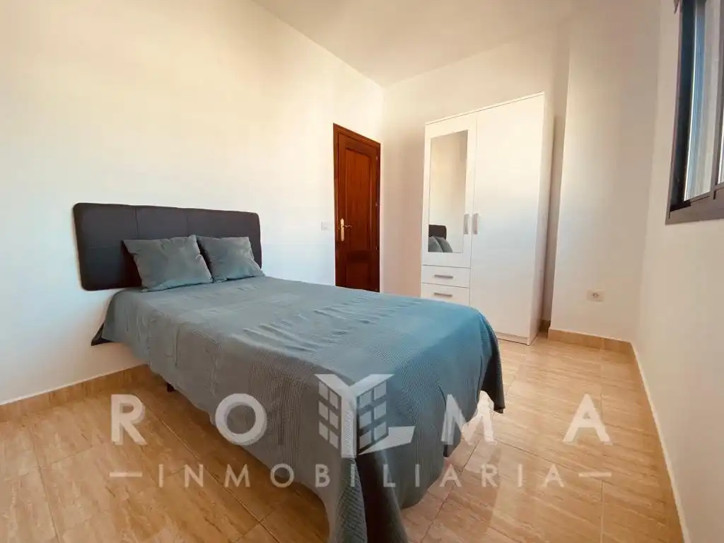 Schlafzimmer von Wohnung zur Miete in Dos Hermanas mit Klimaanlage, Abstellraum und Balkon