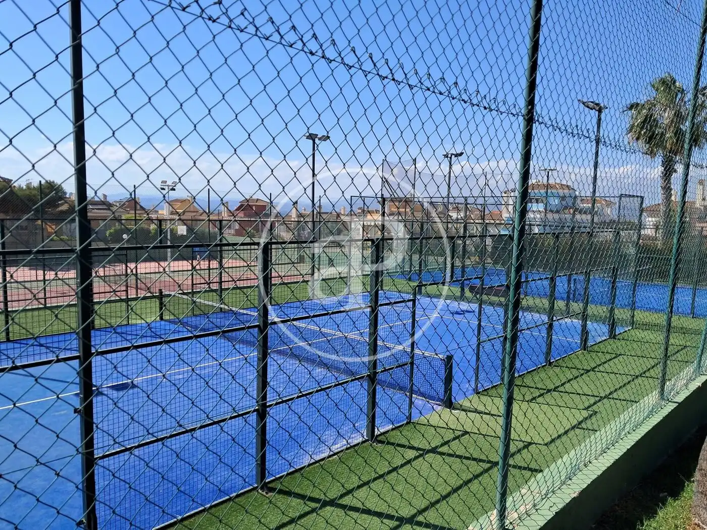 Vista exterior de Pis de lloguer en Santa Pola amb Aire condicionat, Calefacció i Jardí privat