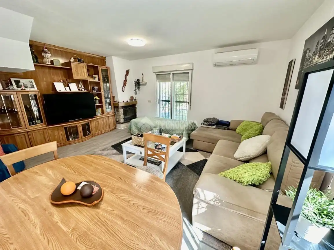 Sala d'estar de Casa o xalet en venda en Pioz amb Aire condicionat