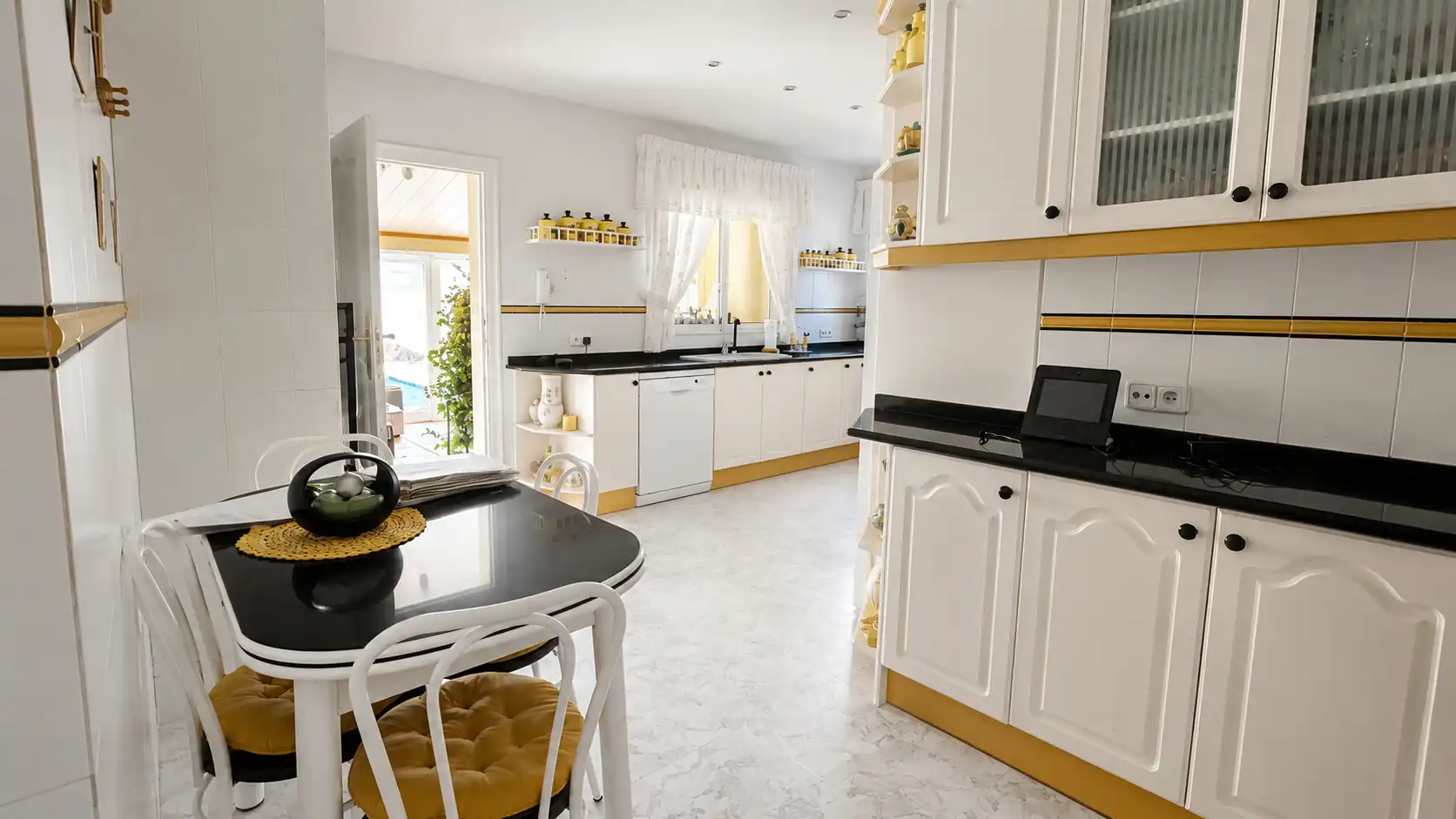 Kitchen of Houses for sale in San Lorenzo de El Escorial  with Air Conditioner, Heating and Private garden