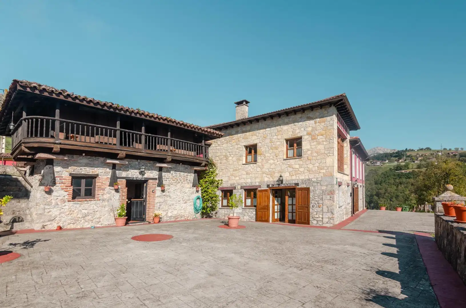 Vista exterior de Edificio en venta en Parres, Asturias