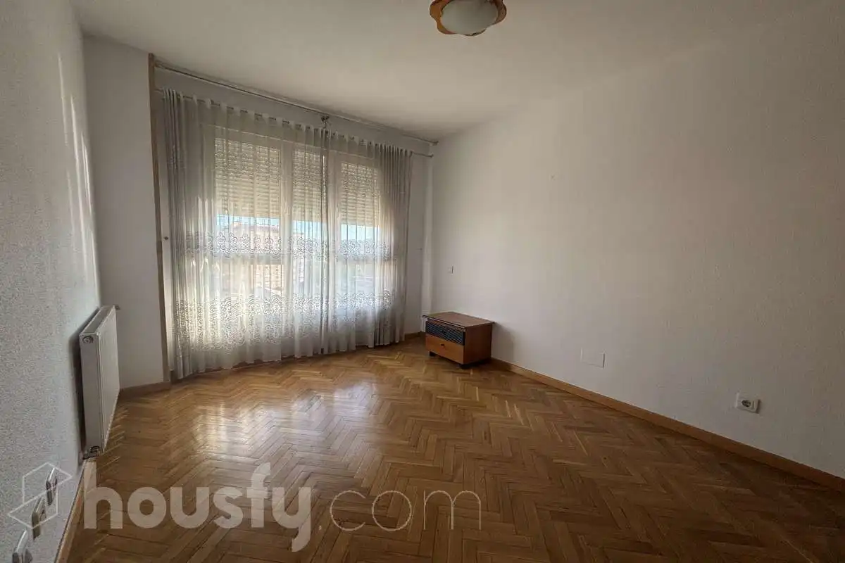 Sala d'estar de Pis de lloguer en Madrid amb Calefacció, Parquet i Traster