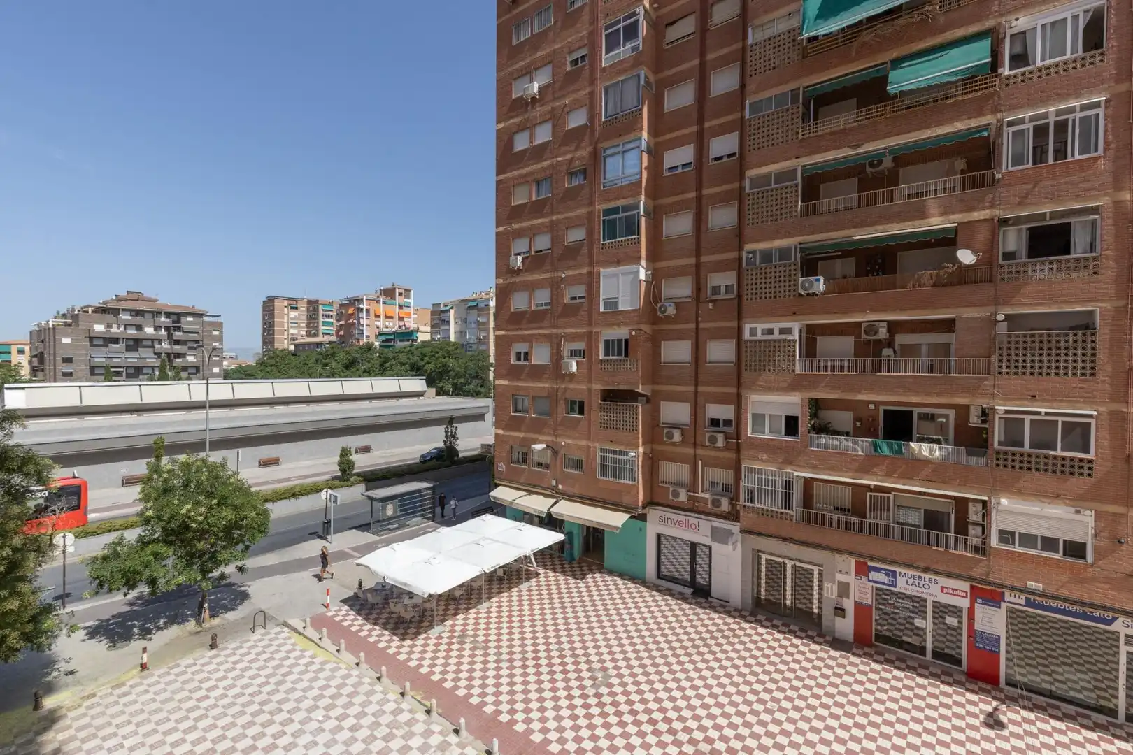 Vista exterior de Piso en venta en Granada con Terraza, Amueblado y Balcón
