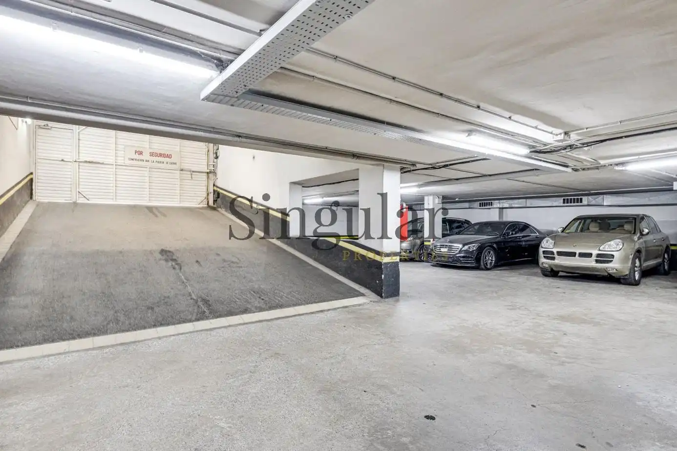 Parking de Piso en venta en Barcelona con Aire acondicionado, Calefacción y Terraza