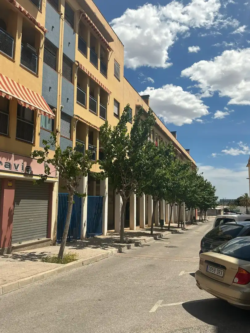 Vista exterior de Pis en venda en Elche / Elx amb Balcó