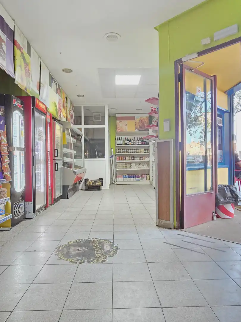 Local comercial en traspàs a Calle de Silveria Fañanás 23, imagen 11