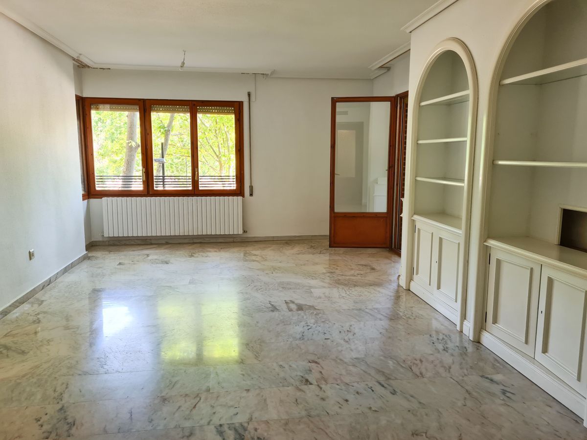 Sala de estar de Piso de alquiler en  Zaragoza Capital con Aire acondicionado y Trastero
