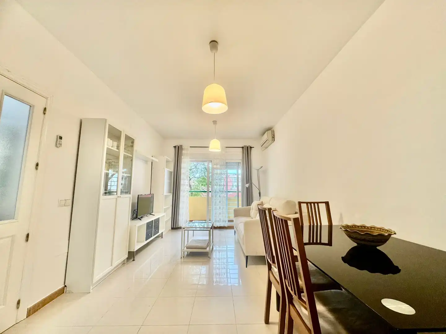 Vista exterior de Piso en venta en Fuengirola con Terraza, Amueblado y Horno