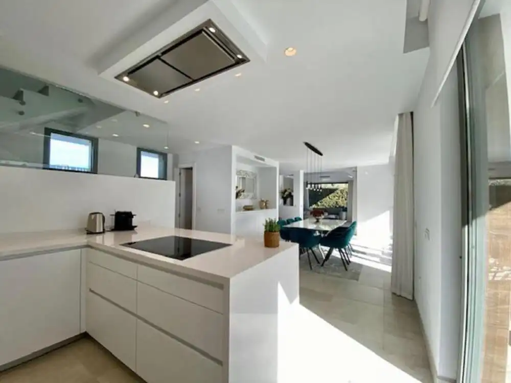 Cuina de Casa o xalet de lloguer en Estepona amb Aire condicionat, Jardí privat i Terrassa