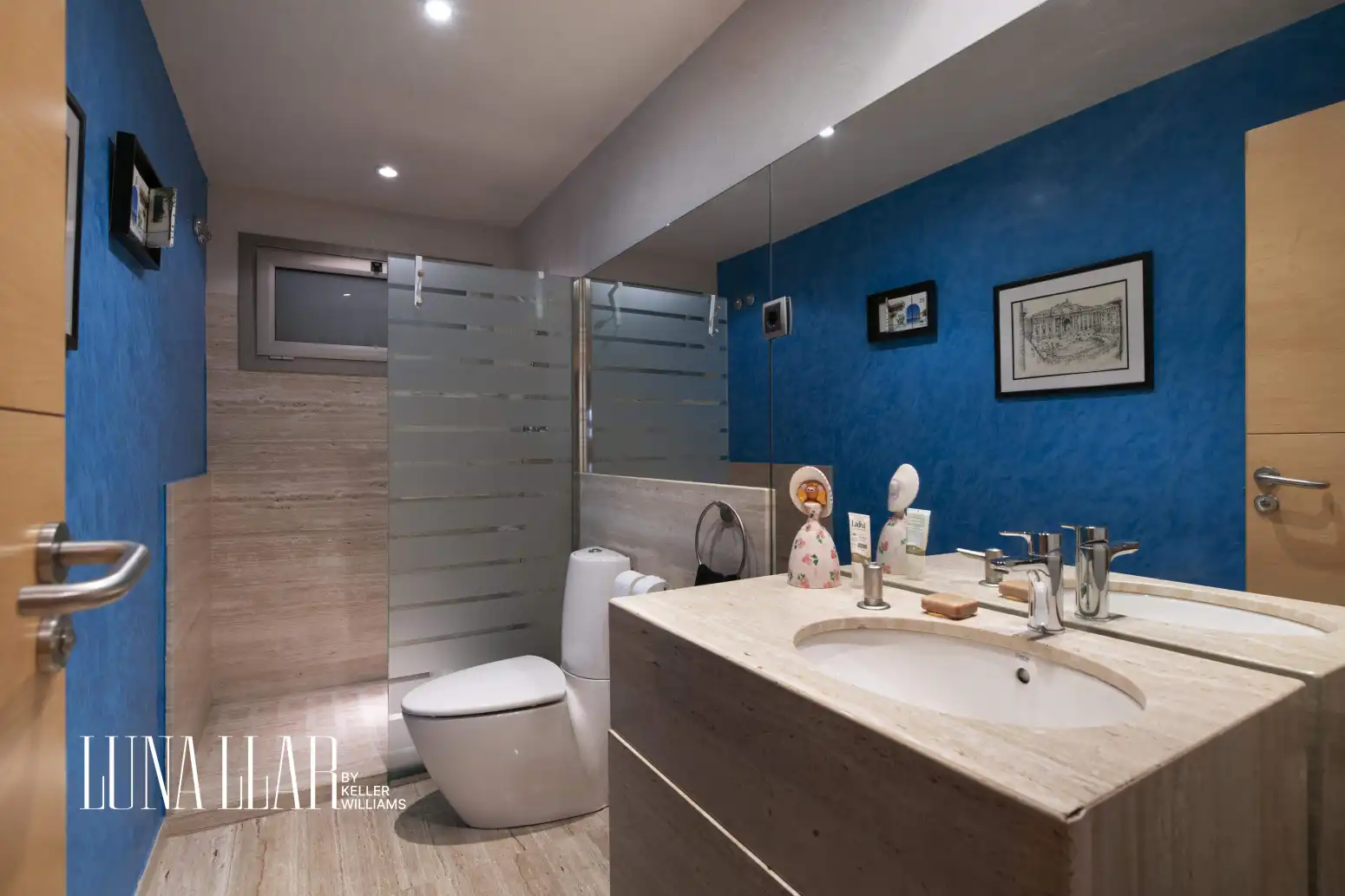 Bathroom of Houses for sale in Castelldefels  with Air Conditioner, Heating and Parquet flooring