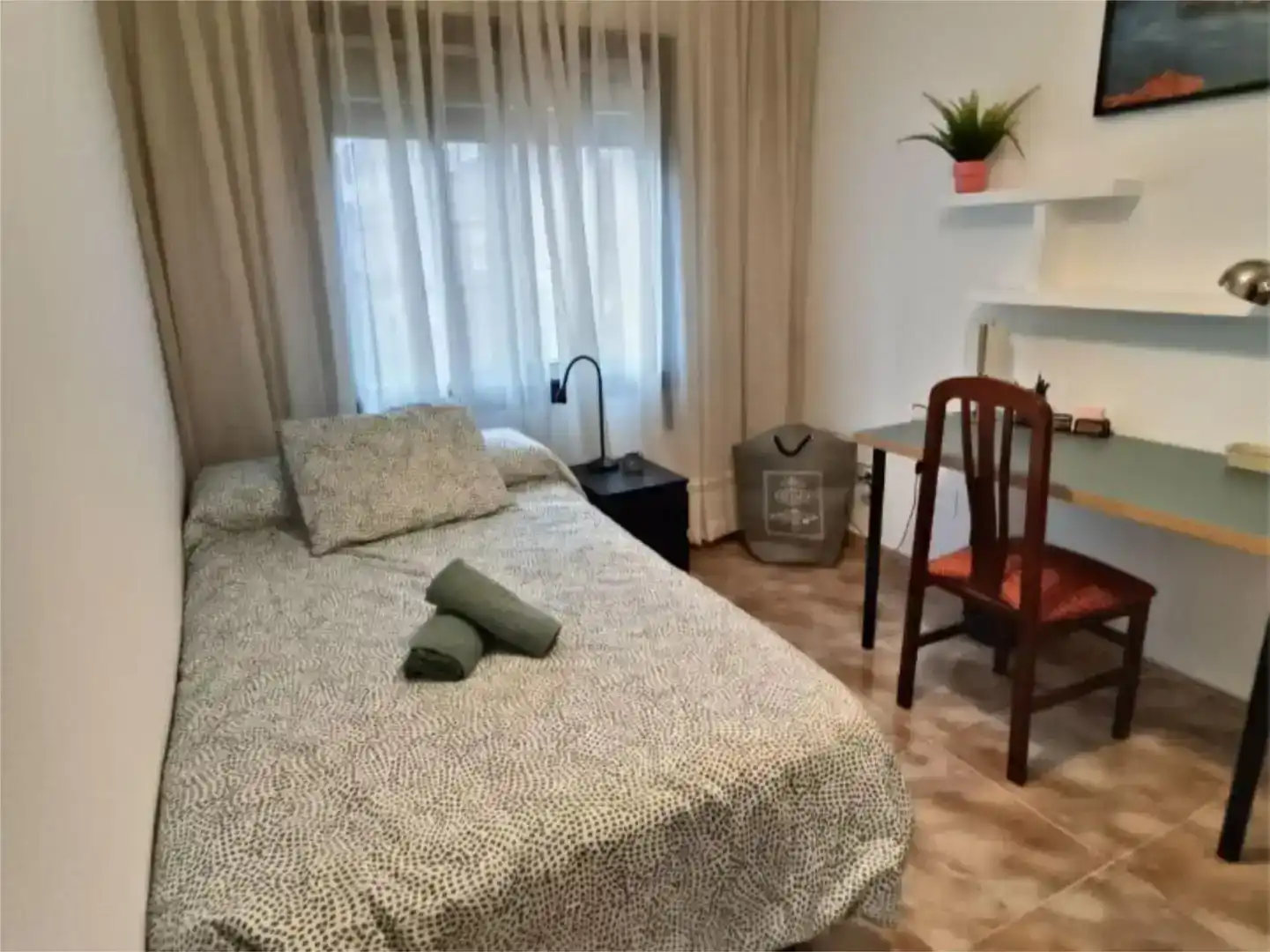 Schlafzimmer von Wohnung zur Miete in Zaragoza mit Möbliert, Ofen und Waschmaschine
