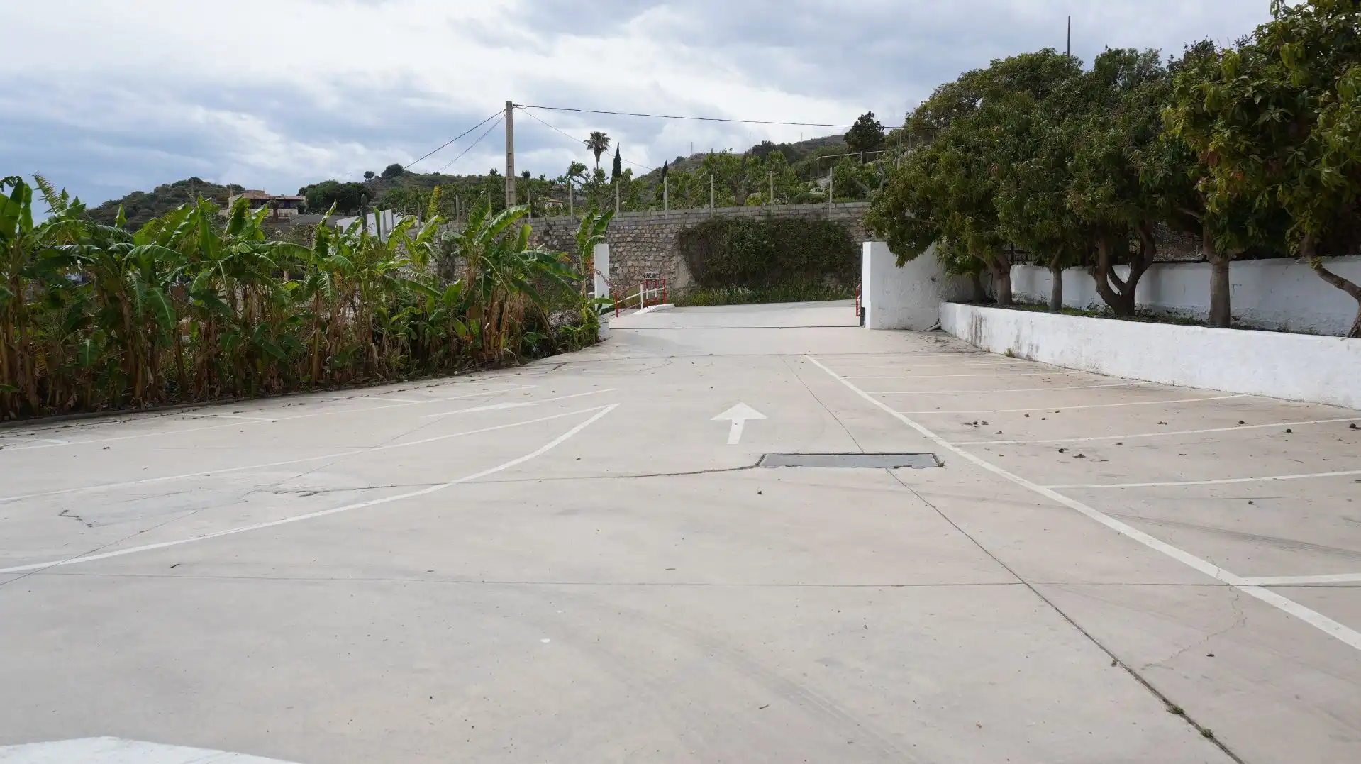 Parkplatz von Fabrikhallen zum Verkauf in Motril