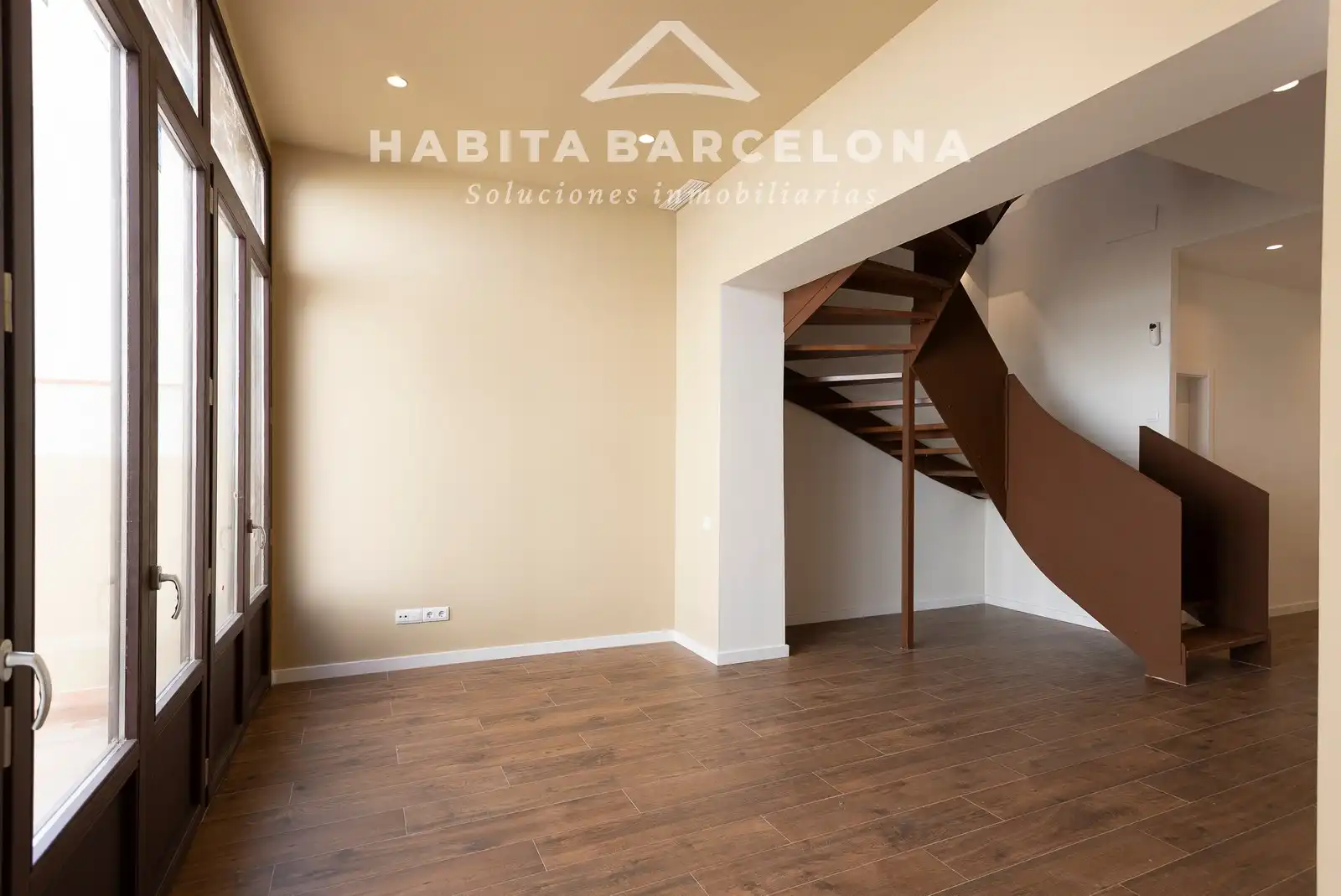 Dúplex en venta en Barcelona con Aire acondicionado, Calefacción y Jardín privado